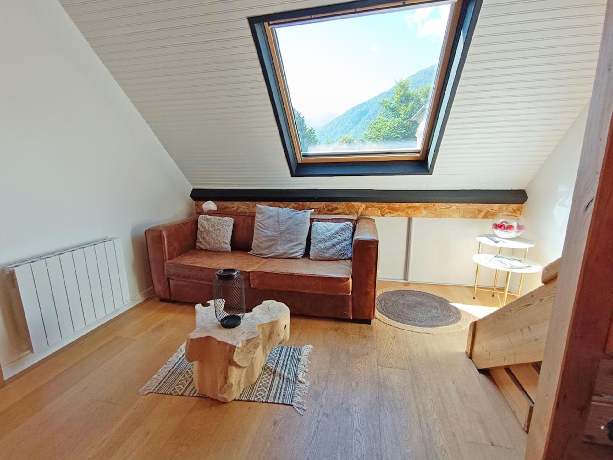 Apartamento Le Nid De Juliette, T3 Duplex, Parking, Cave Bagnères-de-Luchon Exterior foto
